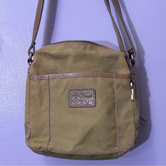 Fossil Other - Fossil brand cross leather bag.green